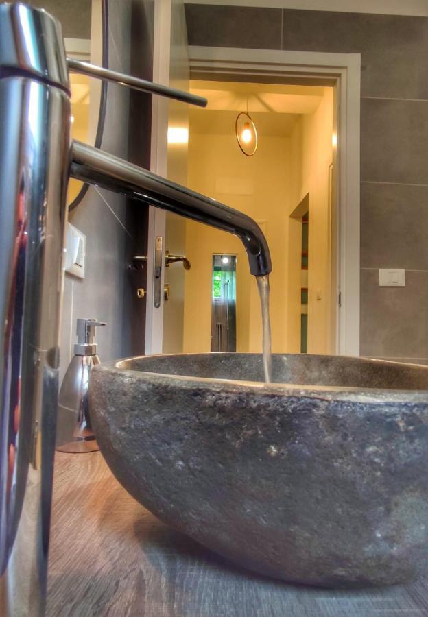 Aurora Flowers - Two Rooms And Free Parking Near Center And Train Station Modena Exterior foto