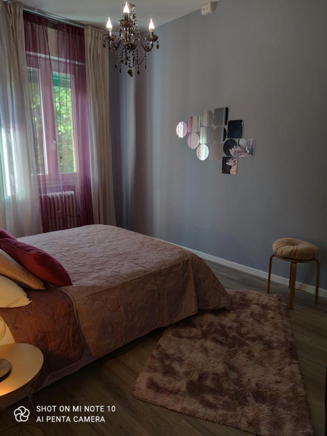 Aurora Flowers - Two Rooms And Free Parking Near Center And Train Station Modena Exterior foto