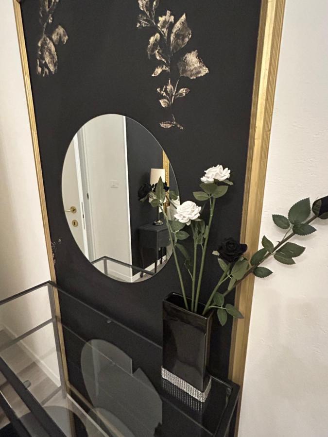Aurora Flowers - Two Rooms And Free Parking Near Center And Train Station Modena Exterior foto