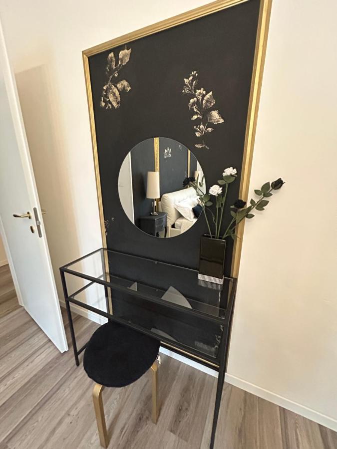 Aurora Flowers - Two Rooms And Free Parking Near Center And Train Station Modena Exterior foto