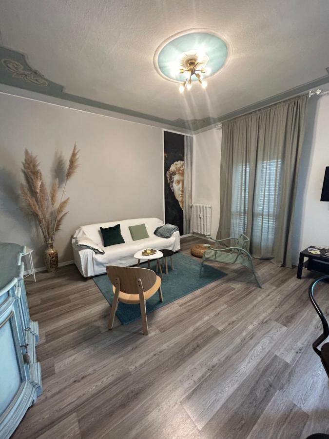 Aurora Flowers - Two Rooms And Free Parking Near Center And Train Station Modena Exterior foto